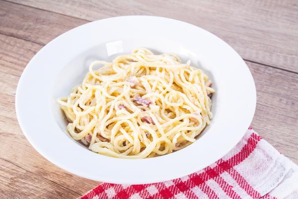 Espaguetis a la carbonara